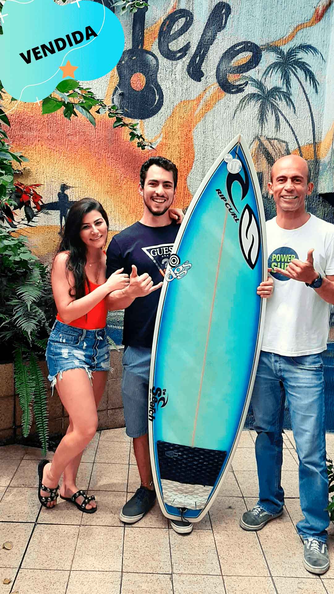 prancha de surf seminova vendida para o cliente da loja